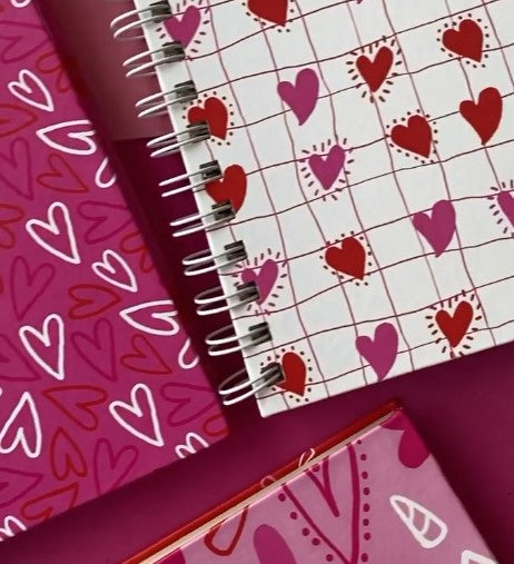 Às quartas usamos rosa: origem e sugestões de produtos rosa na Papelaria Unicórnio