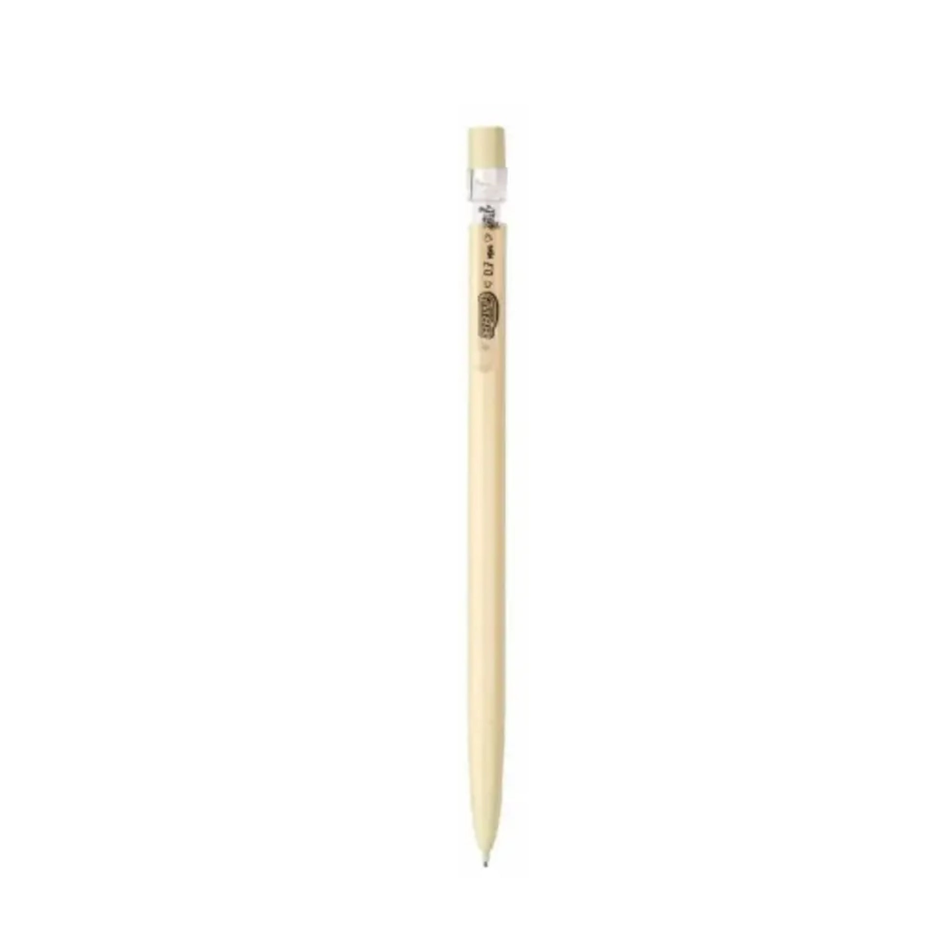 Lapiseira Plástica 0.7mm - BRW - Soul - Clip Transparente - em uso