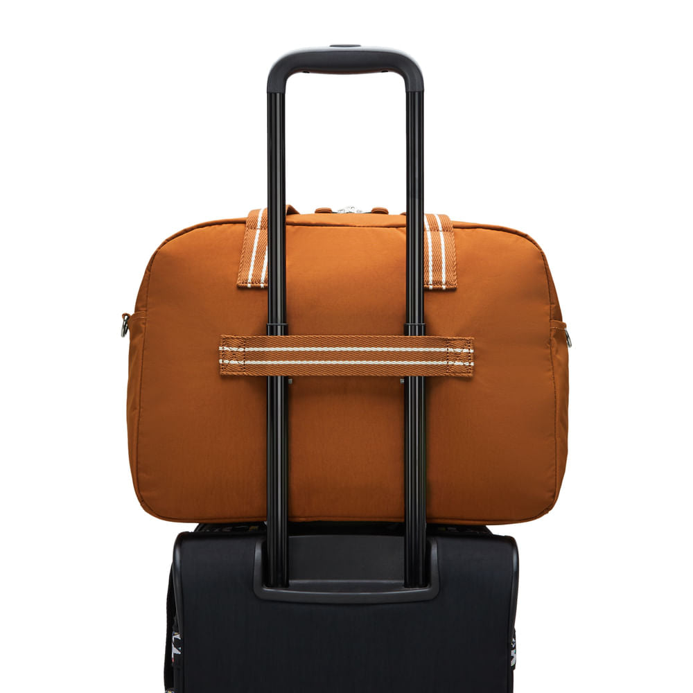 Bolsa de Mão - Kipling - Defea XL - Stylish Mokka - em uso